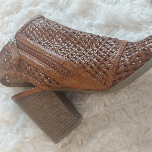 Indigo Rd block heels/sandals ~ Size 10M - Picture 7 of 10